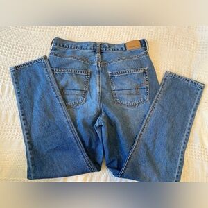 American Eagle Mom Jeans Size 8 High Rise Waisted Blue Medium Wash Relaxed